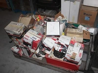 Pallet inhoudend diverse kettingen voor kettingzaag wo. oregon - afbeelding 1 van  5