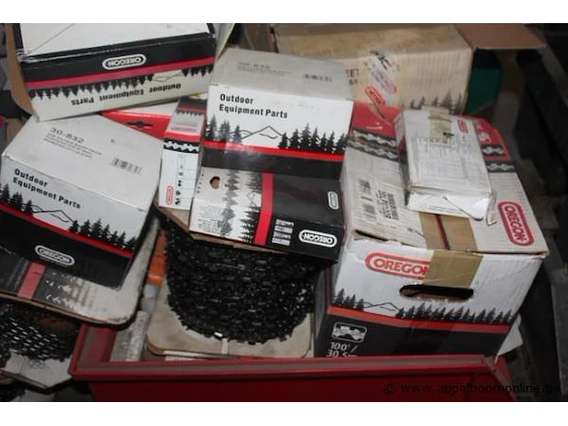 Pallet inhoudend diverse kettingen voor kettingzaag wo. oregon - afbeelding 2 van  5