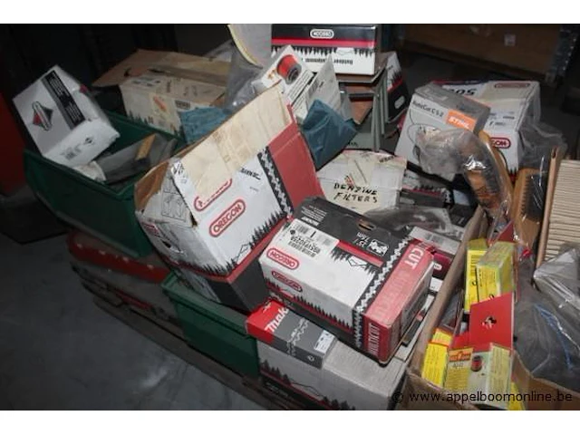 Pallet inhoudend diverse kettingen voor kettingzaag wo. oregon - afbeelding 4 van  5