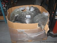 Pallet inhoudend diverse zakken veegpoeder - afbeelding 1 van  3