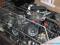 Pallet inhoudend diverse zwenkwielen - afbeelding 4 van  4