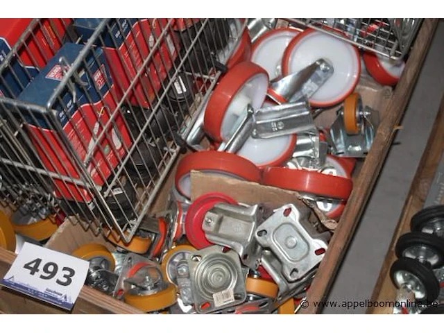 Pallet inhoudend diverse zwenkwielen - afbeelding 4 van  4