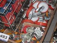 Pallet inhoudend diverse zwenkwielen - afbeelding 4 van  4