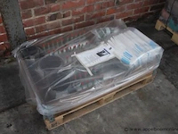 Pallet inhoudend wo. reparatiekoppeling, herstelklemmen, enz - afbeelding 1 van  4
