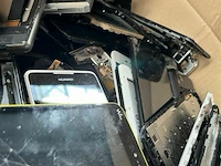 Pallet kapotte gsm's, ipad schermen, laders - afbeelding 1 van  5