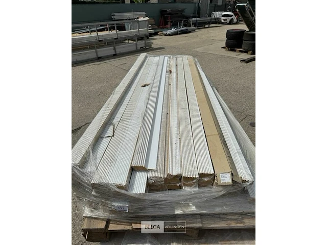 Pallet mdf afwerkingslatten - afbeelding 1 van  2
