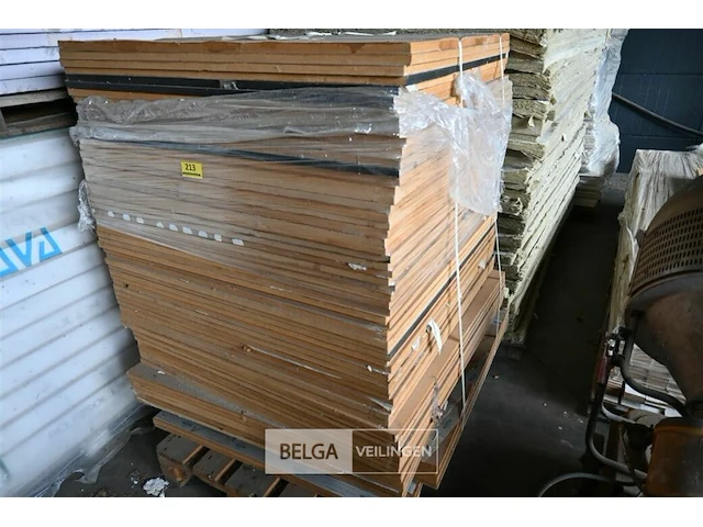Pallet mdf platen met aansluitopening 100x100 cm - afbeelding 1 van  1