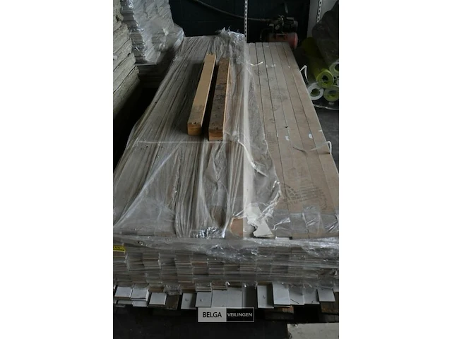 Pallet mdf plinten l5,80mxb7xd0,8 cm - afbeelding 1 van  1