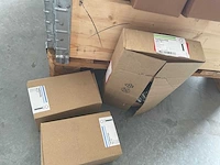 Pallet met +-800 kg inox en verzinkte bouten en moeren - afbeelding 8 van  24