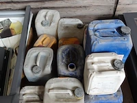 Pallet met 14x bidon liquide voor vloerverwarming - afbeelding 2 van  9