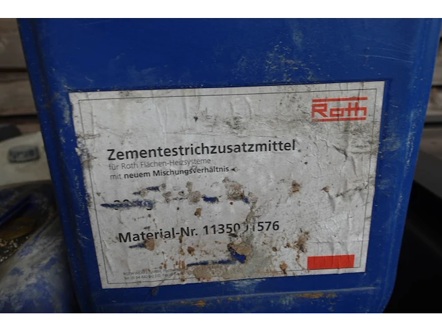 Pallet met 14x bidon liquide voor vloerverwarming - afbeelding 7 van  9