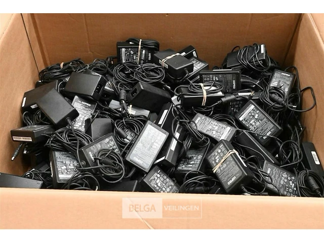 Pallet met 4 dozen adaptors - afbeelding 1 van  2