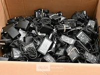 Pallet met 4 dozen adaptors - afbeelding 1 van  2