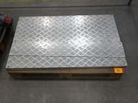 Pallet met 4x traanplaat - afbeelding 1 van  3