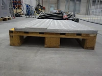 Pallet met 4x traanplaat - afbeelding 3 van  3