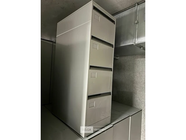 Pallet met 8 dossierkasten met 4 schuiven h134xb44xd75 cm - afbeelding 1 van  2