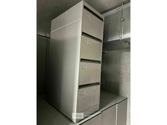 Pallet met 8 dossierkasten met 4 schuiven h134xb44xd75 cm - afbeelding 1 van  2