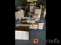 Pallet met aansluitkabels, lampen en armaturen - afbeelding 1 van  7