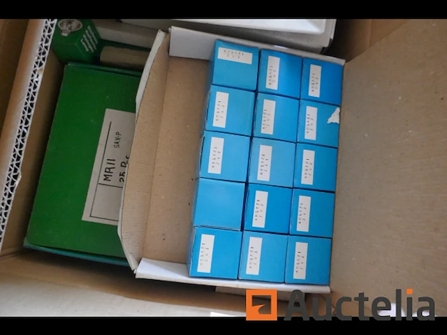 Pallet met aansluitkabels, lampen en armaturen - afbeelding 5 van  7