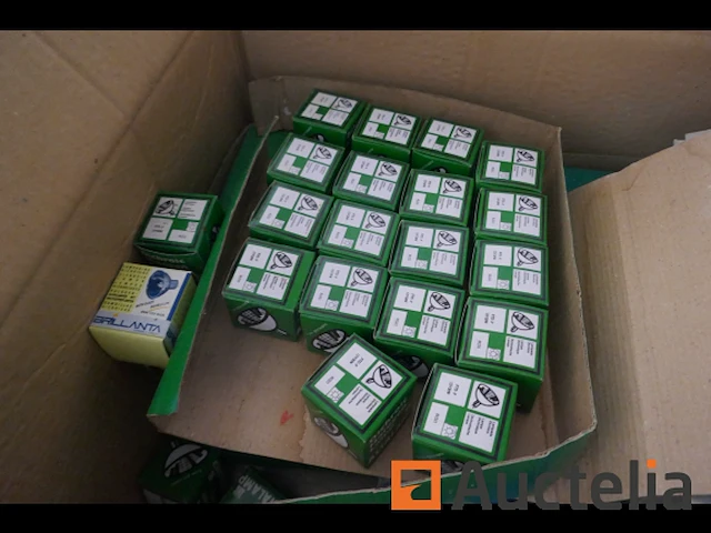 Pallet met aansluitkabels, lampen en armaturen - afbeelding 7 van  7