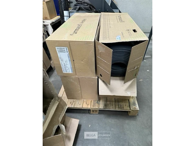 Pallet met armacell-armaflex isolatiematten - afbeelding 1 van  3