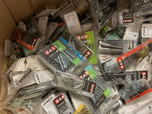 Pallet met blisters bevestigingen - afbeelding 4 van  13