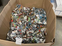 Pallet met blisters bevestigingen - afbeelding 1 van  13