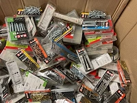 Pallet met blisters bevestigingen - afbeelding 10 van  13