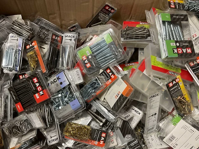 Pallet met blisters bevestigingen - afbeelding 11 van  13