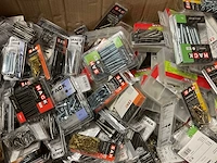 Pallet met blisters bevestigingen - afbeelding 11 van  13