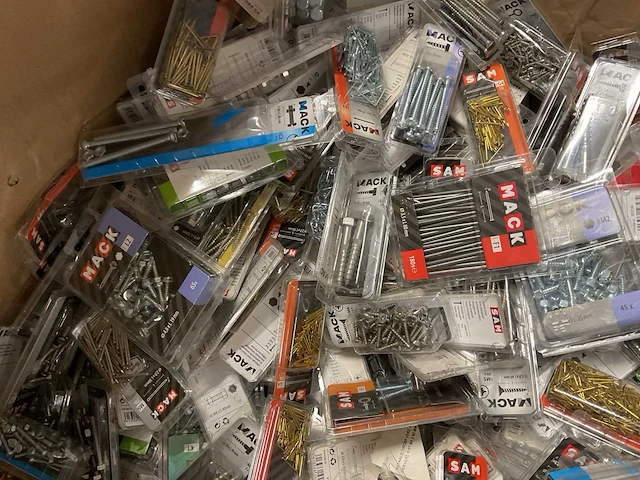 Pallet met blisters bevestigingen - afbeelding 13 van  13
