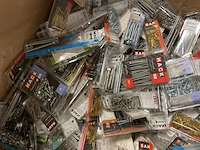 Pallet met blisters bevestigingen - afbeelding 13 van  13