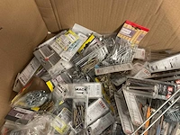 Pallet met blisters bevestigingen - afbeelding 2 van  17