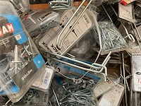 Pallet met blisters bevestigingen - afbeelding 7 van  17