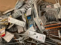 Pallet met blisters bevestigingen - afbeelding 9 van  17