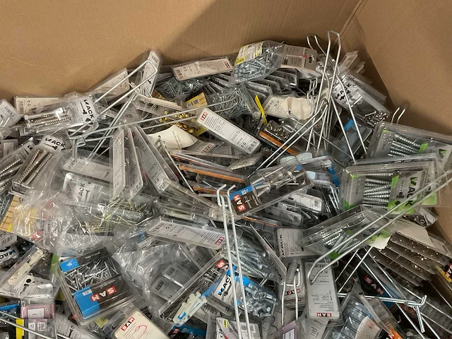 Pallet met blisters bevestigingen - afbeelding 10 van  17