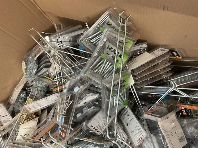 Pallet met blisters bevestigingen - afbeelding 11 van  17