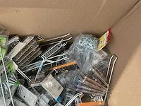 Pallet met blisters bevestigingen - afbeelding 12 van  17