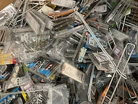 Pallet met blisters bevestigingen - afbeelding 13 van  17