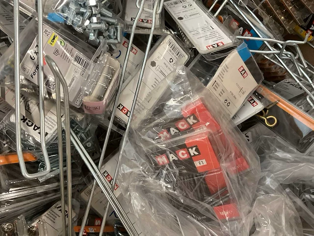 Pallet met blisters bevestigingen - afbeelding 15 van  17