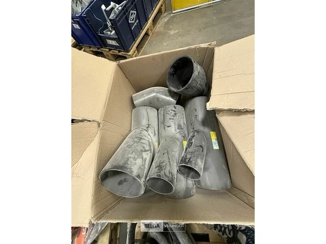 Pallet met dichtingen en buizen met opzetstuk - afbeelding 4 van  5