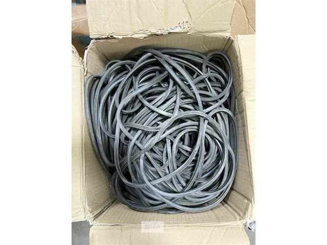 Pallet met dichtingen en buizen met opzetstuk - afbeelding 5 van  5