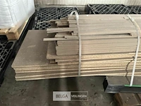 Pallet met div platen en sierlatten - afbeelding 4 van  5