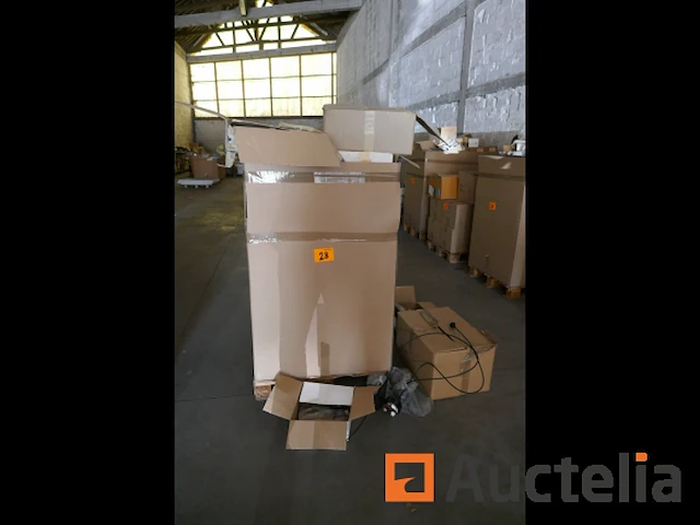 Pallet met diverse glazen lampenkapjes - afbeelding 2 van  6