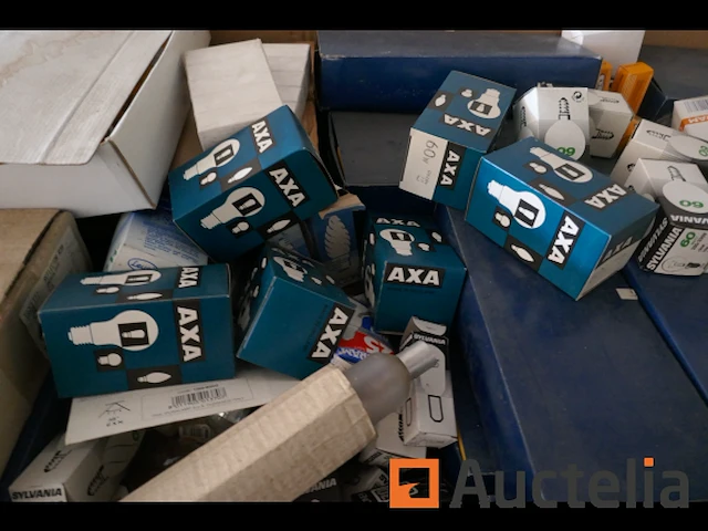 Pallet met diverse lampen - afbeelding 1 van  5