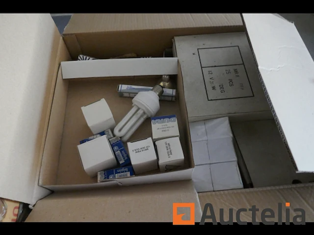 Pallet met diverse lampen - afbeelding 2 van  6