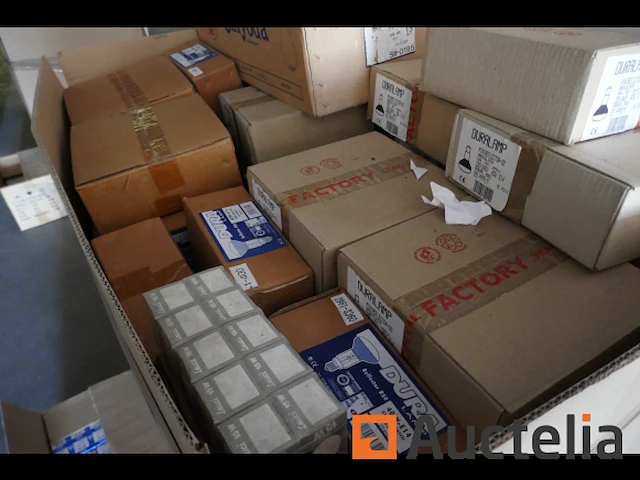 Pallet met diverse lampen - afbeelding 1 van  6