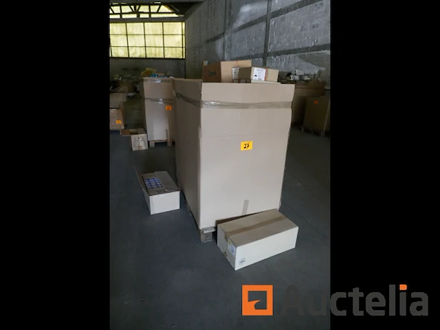 Pallet met diverse lampen - afbeelding 6 van  6
