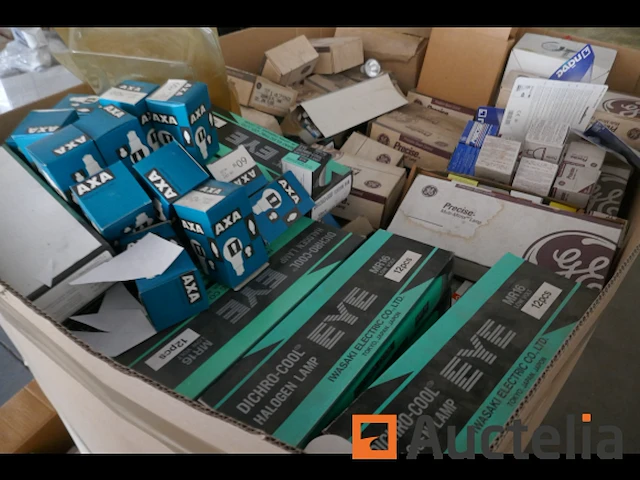 Pallet met diverse lampen - afbeelding 1 van  5
