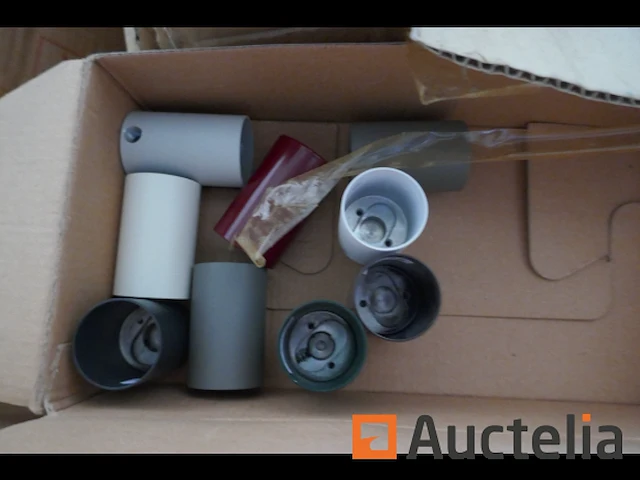 Pallet met diverse onderdelen voor verlichtingsarmaturen + buitenspots - afbeelding 2 van  7